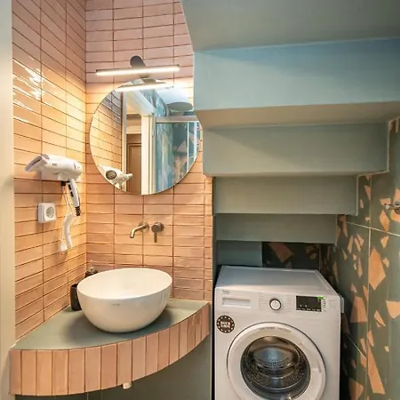 Pink Panther Maisonette Hotel *